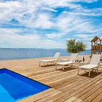 Сasa de vacaciones Lovely Home In Kosljun