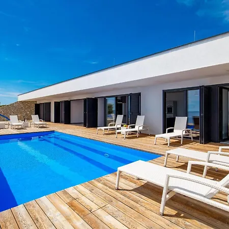 Nyaraló Awesome Home In Kosljun Košljun